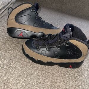 Kids Jordan 9 Retro 'Olive' size 10